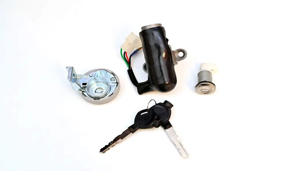 Ignition Lock Kit For Hero Maestro (set Of 2) Consisting Of Ignition Cum Steering Lock & (with Magnetic Shutter) & Seat Lock