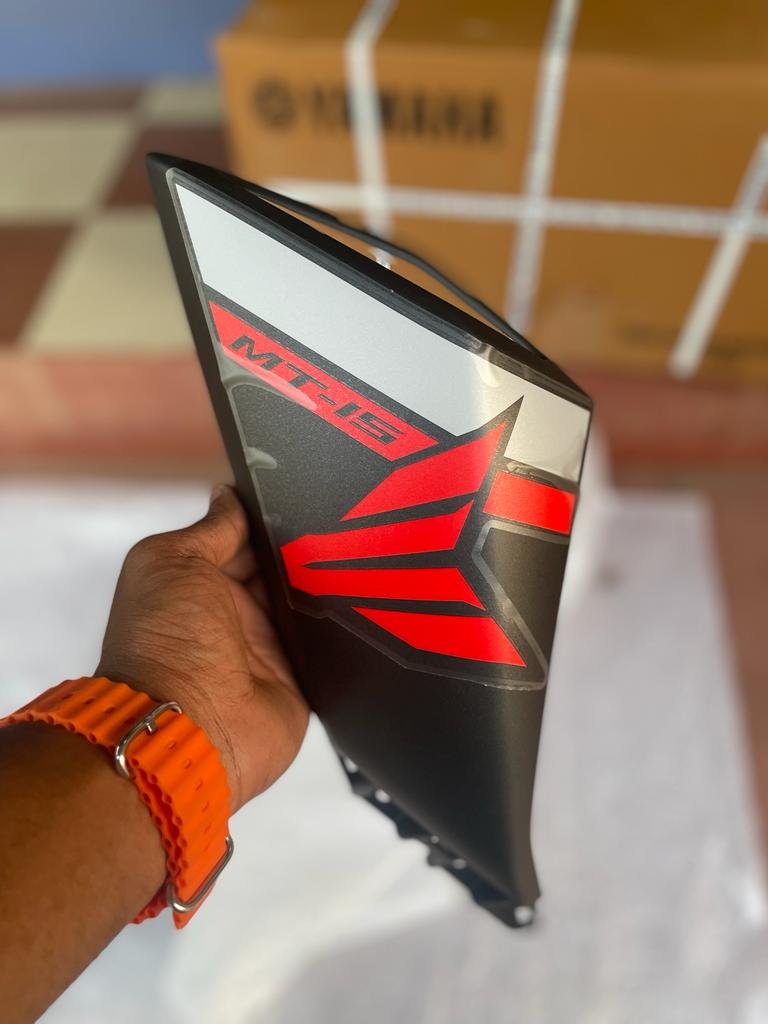 Mt 15 Bs6 Matt Black With Grey Red Sticker Tank Scoop Left Side