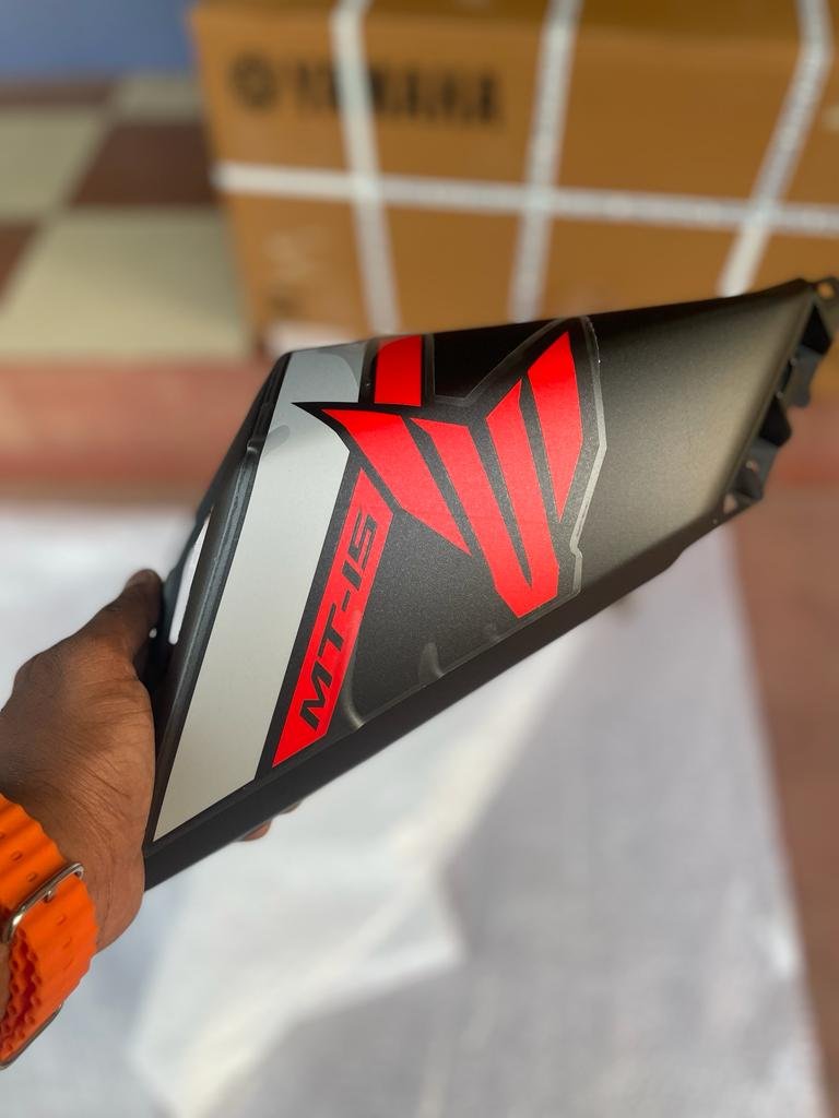 Mt 15 Bs6 Matt Black With Grey Red Sticker Tank Scoop Right Side